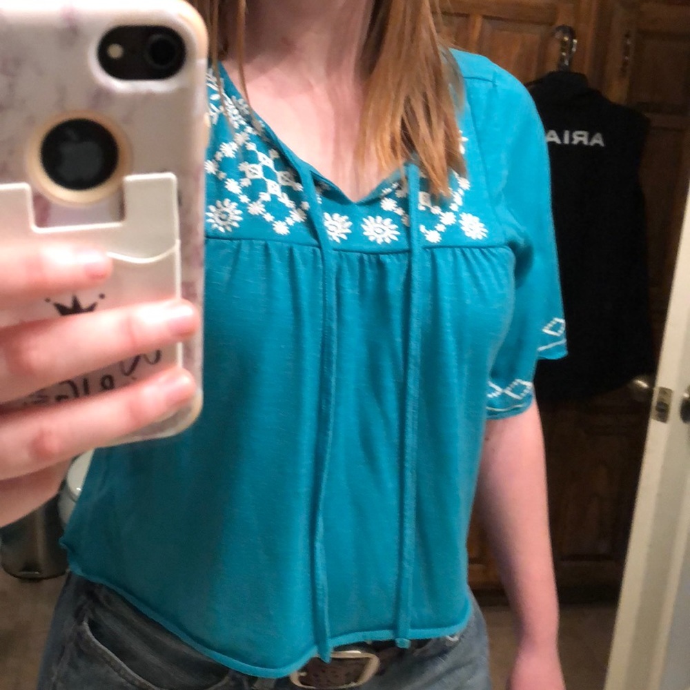 Blue top low cut